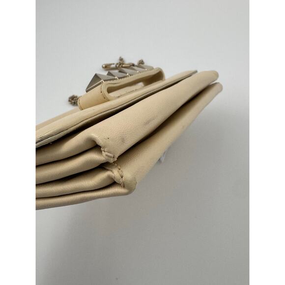 Valentino Garavani Rockstud Flap Shoulder Bag in Nude Leather with Gold - Picture 7 of 8